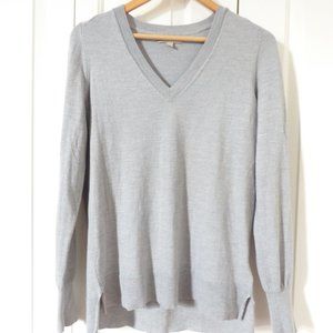 Banana Republic V-Neck Merino Wool Sweater in Gray